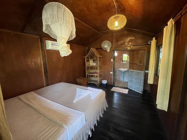 بنغل كلاسيكي بسرير مزدوج بإطلالة على المتنزه، Pen S Bungalow 1/2