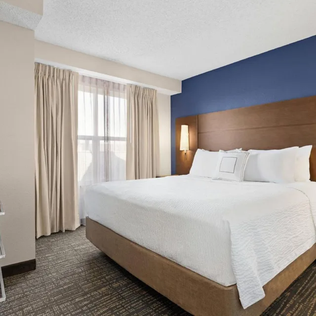 1 Bedroom, Space, Suite, Queen Bed, Sofa, Living Area, Kitchen، Residence Inn Norfolk Airport 1/5