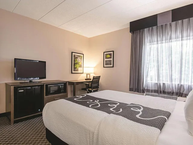 غرفة قياسية بسرير كوين، La Quinta Inn and Suites by Wyndham Portland 2/5