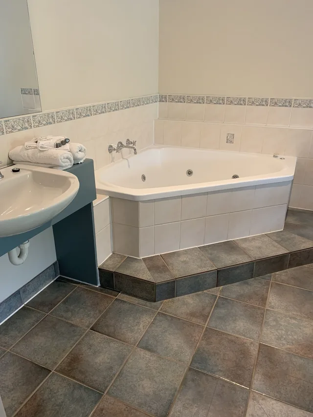 غرفة بسرير كوين بجاكوزي، Arthur Phillip Motor Inn 5/6