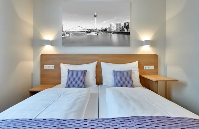 غرفة كومفورت بسرير كوين، Mcdreams Hotel Düsseldorf-City 1/2