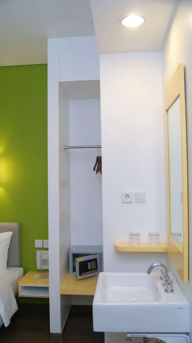 Smart Room Twin، Amaris Mangga Besar 1/1