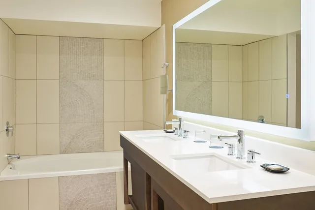 Executive, Suite, King Bed, Mountain View, Sofa, Club Floor، Sheraton Tucson Hotel And Suites 5/6
