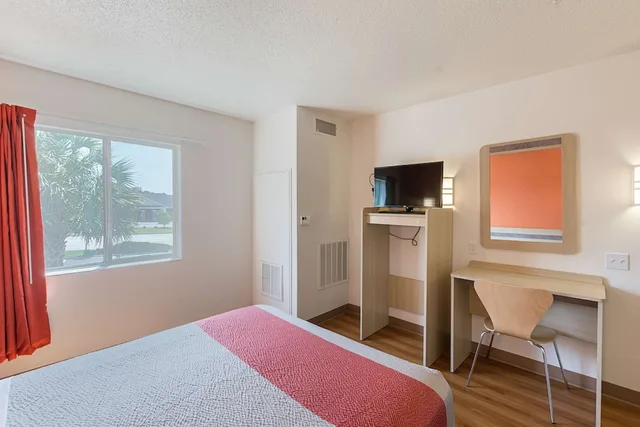 غرفة قياسية بسرير مزدوج لذوي الإعاقة، Motel6 Columbia, SC - Fort Jackson Area 3/9