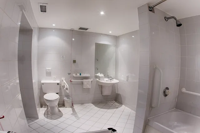 غرفة بسريرين منفصلين لذوي الإعاقة، HOLIDAY INN LONDON HEATHROW M4J4 2/2