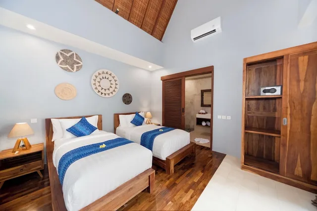 غرفة بسرير فردي بإطلالة على المسبح، Kusuma Living and Villa Seminyak 6/7