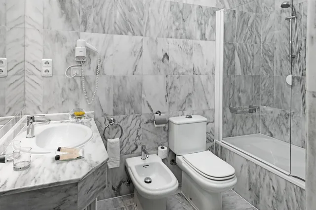 غرفة بسريرين منفصلين بإطلالة على البحر بشرفة، Elba Motril Beach Business Resort 2/2