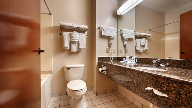 جناح، SureStay Plus Hotel By Best Western Edmond 2/2