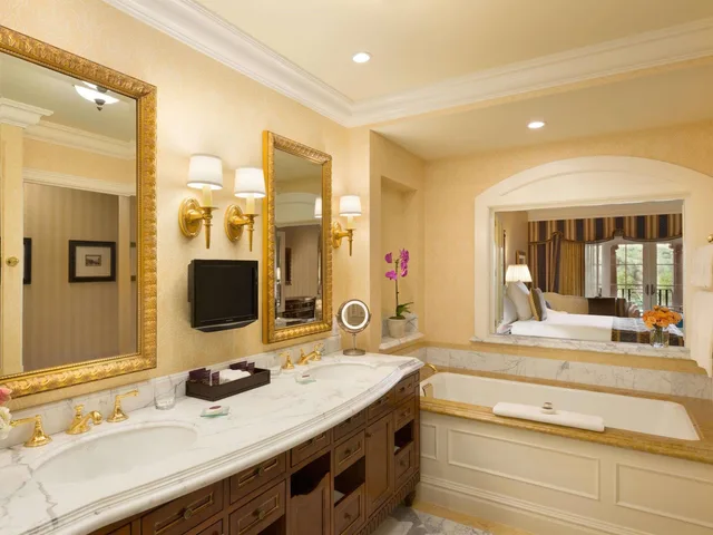 Paseo, Fireside, Suite, 2 Queen Beds, 2 Bathrooms, Sofa, Terrace, Kitchenette، Fairmont Grand Del Mar 2/2