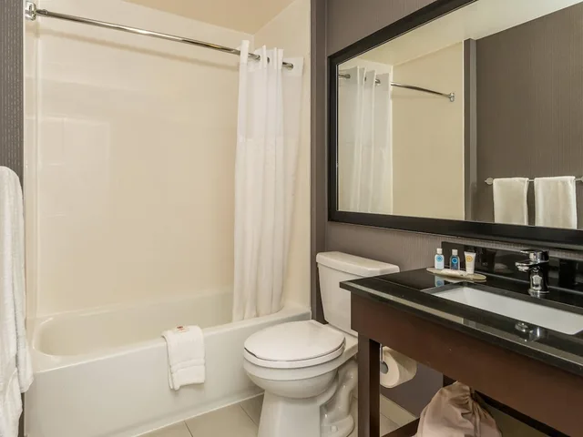 غرفة بسريرين كوين يُسمح فيها بالحيوانات الأليفة، Comfort Inn West Kanata 8/10