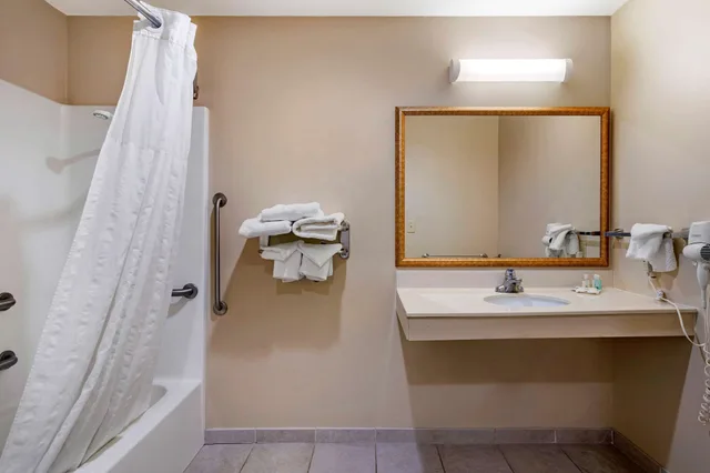 غرفة بسريرين كوين لذوي الإعاقة، Quality Inn & Suites Rockport - Owensboro North 7/8
