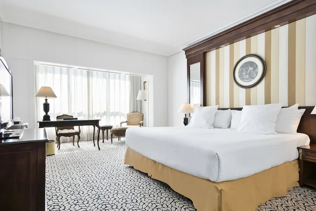 غرفة سوبيريور بسرير مزدوج بإطلالة على المسبح، Melia Madrid Barajas 3/10