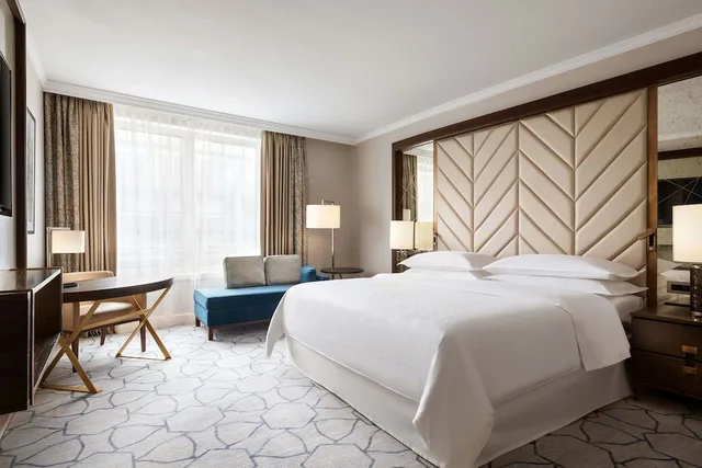 Classic, King Bed, Sheraton Grand Warsaw 2/6