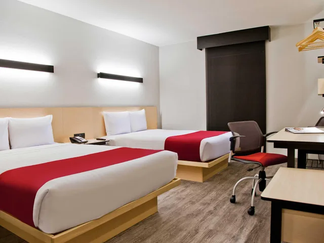 Standard, Double Bed, City Express by Marriott Leon 4/4