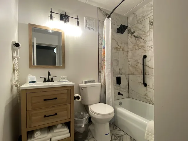 غرفة قياسية بسرير كينج، Quality Inn Rhinelander, WI 5/10