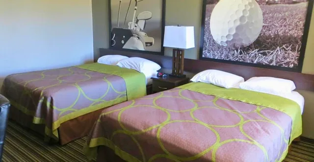 غرفة قياسية بسريرين مزدوجين للمدخنين، Super 8 Fort Myers Hotel 1/6