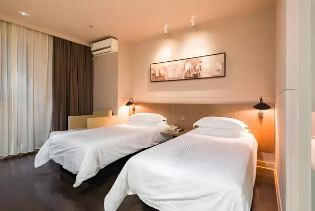 Room, Twin Beds, Jinjiang Inn Select (Shanghai Nanjing Road Pedestrian Street) 1/2