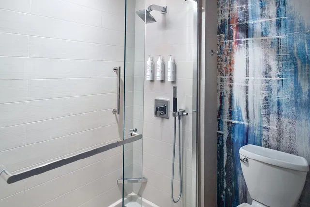 Room, King Bed, Accessible, Atlanta Airport Marriott Gateway 4/4