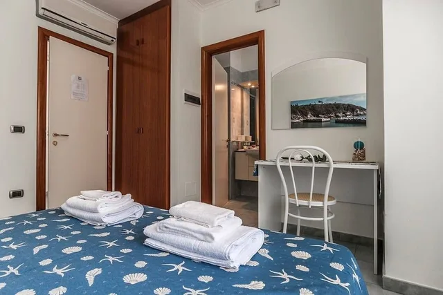 غرفة بسرير كوين، Hotel Tirreno 5/7