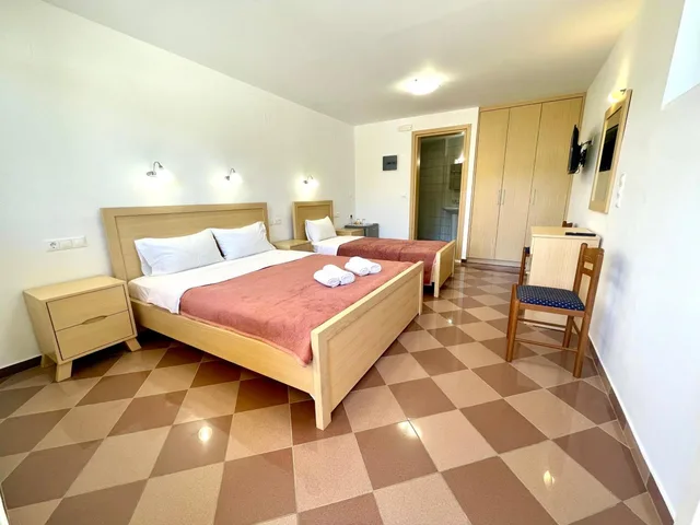 غرفة ثلاثية، Melissa Hotel 2/10