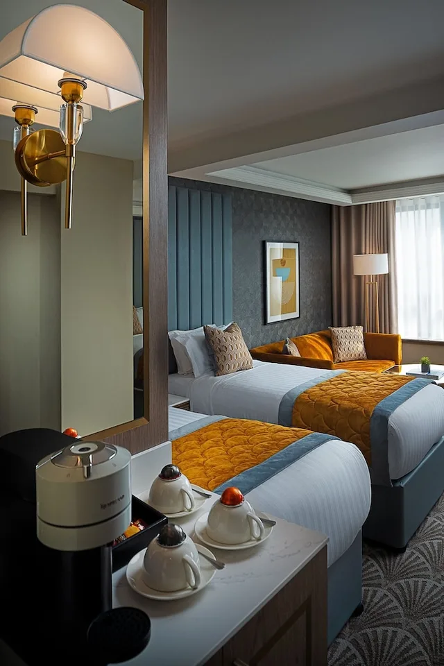 Family, King and Twin Beds, The Savoy Hotel 6/9