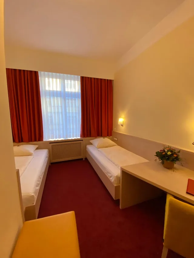 غرفة بسريرين منفصلين، City Partner Hotel Adria 1/10