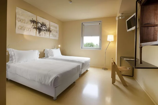 غرفة قياسية ثلاثية كبيرة بسرير كينج وسرير فردي، Aiden by Best Western JHD Dunant Hotel 9/10
