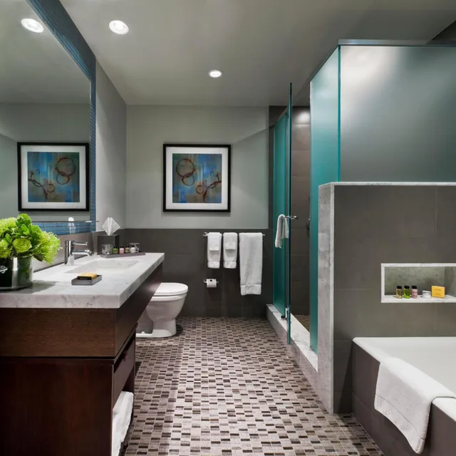 جناح سوبيريور بسرير كوين، The Pearl New York 8/8