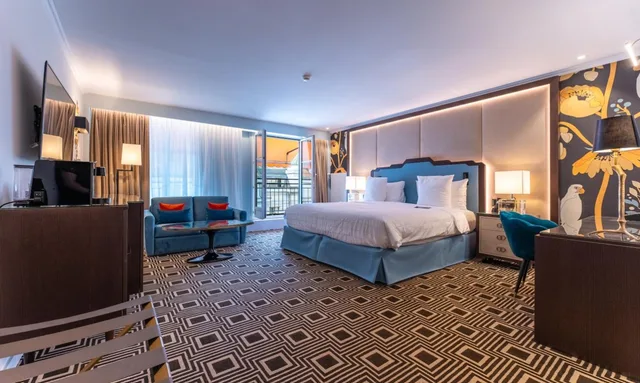 Renovated, Unique, Junior Suite, King Bed، Hotel Bristol Geneva 1/5