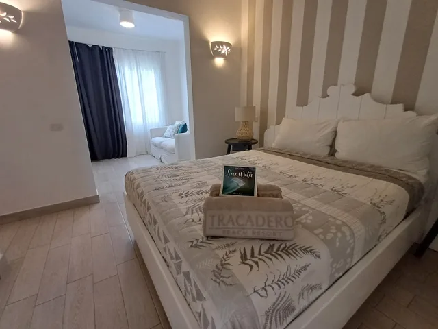 Deluxe, Apartment, Double Bed, Sofa, Tracadero Beach Resort 2/3