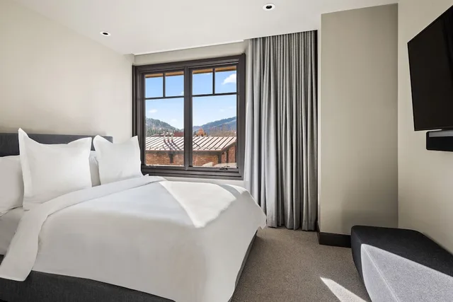 Woods 5 Bedrooms, Residence, 1 King and 6 Queen Beds, Four Seasons Resort and Residences Vail 1/6