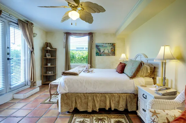 Beach House, Surf, King Bed, Surf Side, Beachfront Bed & Breakfast 1/2