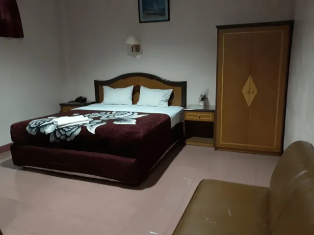 جناح جونيور، Hotel Parewisata 1/6