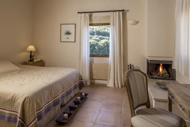 غرفة سوبيريور بسرير مزدوج بإطلالة على البحر بشرفة، Kapsaliana Village Hotel 2/3