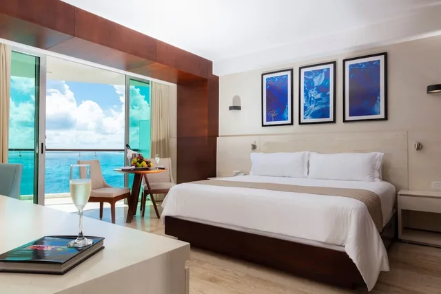 Altitude, Master, Suite, King Bed، Altitude By Krystal Grand Punta Cancun All Inclusive 5/10