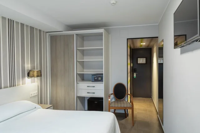 غرفة سوبيريور بسرير كوين، NEW HOTEL COLON 2/4