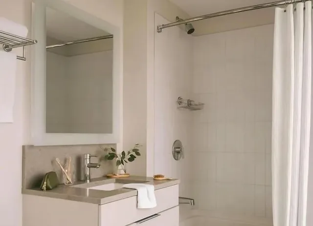 غرفة بسرير كينج وسرير كوين بغرفتي نوم، Sonder Pierce Boston Apartments Fenway 3/3