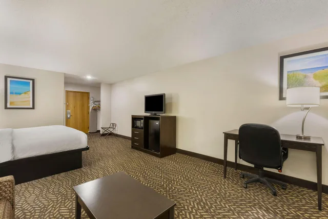 Room, King Bed, Lake Side, Sofa، Best Western Indian Oak 4/7