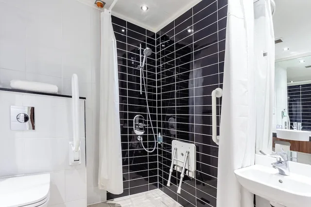 غرفة بسريرين منفصلين مع أريكة لذوي الإعاقة، Holiday Inn Express Edinburgh Airport Ex Quality Edinburgh Airport 9/10