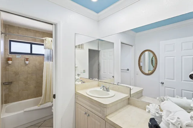 Suite, Queen Bed, Bay Front, Balcony، Bayview Plaza Waterfront Resort 4/4
