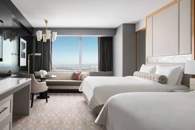 غرفة ديلوكس بسريرين كوين بإطلالة على المدينة، THE RITZ-CARLTON LOS ANGELES 2/10