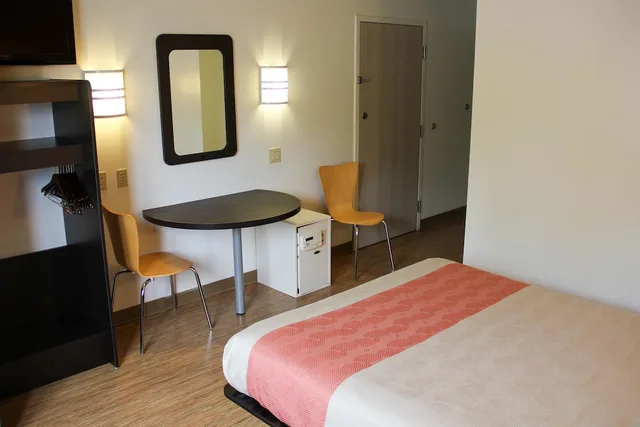 غرفة ديلوكس بسرير كوين، Motel6 Milan, OH - Sandusky 2/8