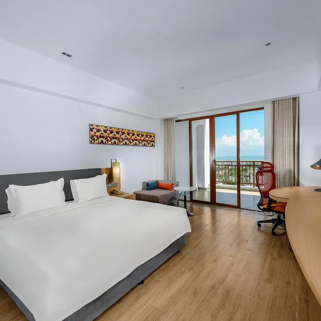 Room, King Bed, Side Sea View، HOLIDAY INN EXPRESS HAIKOU WEST COAST 1/3