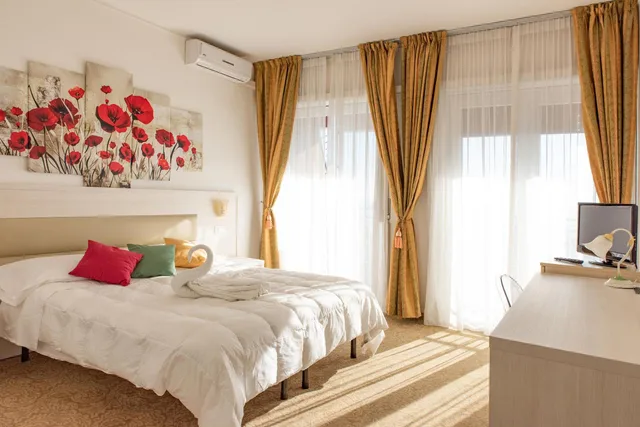 Room, Double Bed, Sea View, Principe 2/8