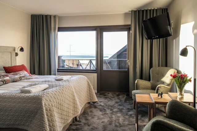غرفة كلاسيكية بسريرين منفصلين بإطلالة على البحيرة، Green Hotel 3/4