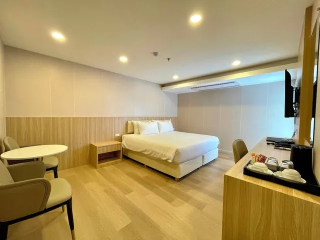 Superior, King Bed, Partial Sea View, Golden Jomtien Beach Hotel 4/5