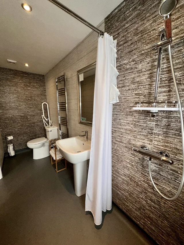 Executive, Twin Beds, 1 King and 1 Single Beds, Spilman Hotel 10/10