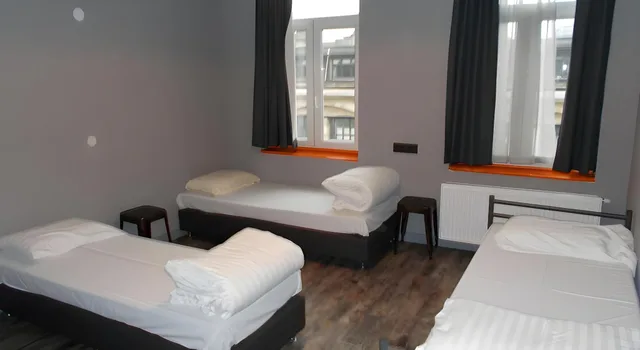غرفة ثلاثية بسرير فردي، Urban City Centre Hostel 2/2