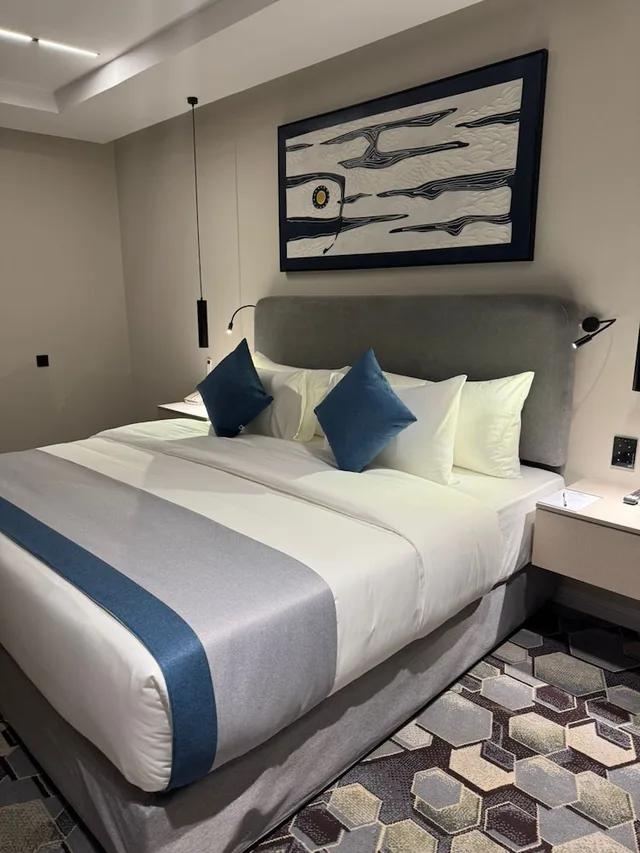 غرفة سوبيريور بسريرين منفصلين وسرير كينج، فندق قصر الواحة(LE DIYAR Al Waha Hotel Riyadh) 1/10