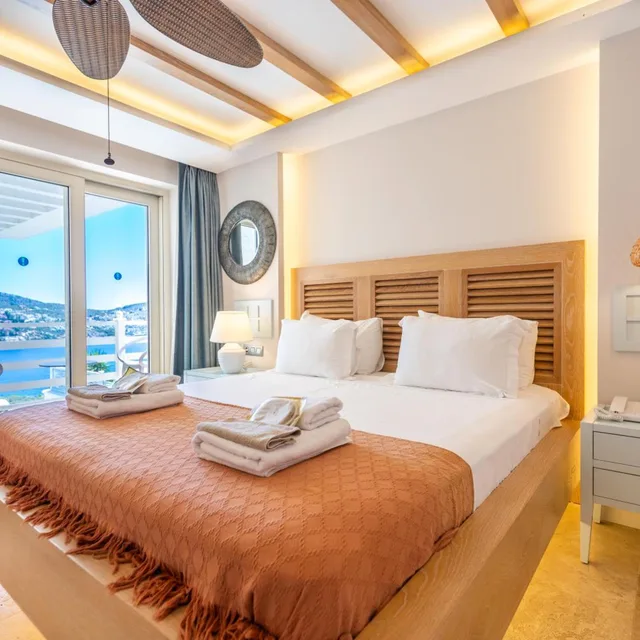 غرفة بسرير مزدوج بإطلالة على البحر، Kalkan Saray Suites Hotel 1/10